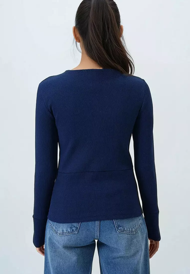 Long Sleeves Buttoned Top