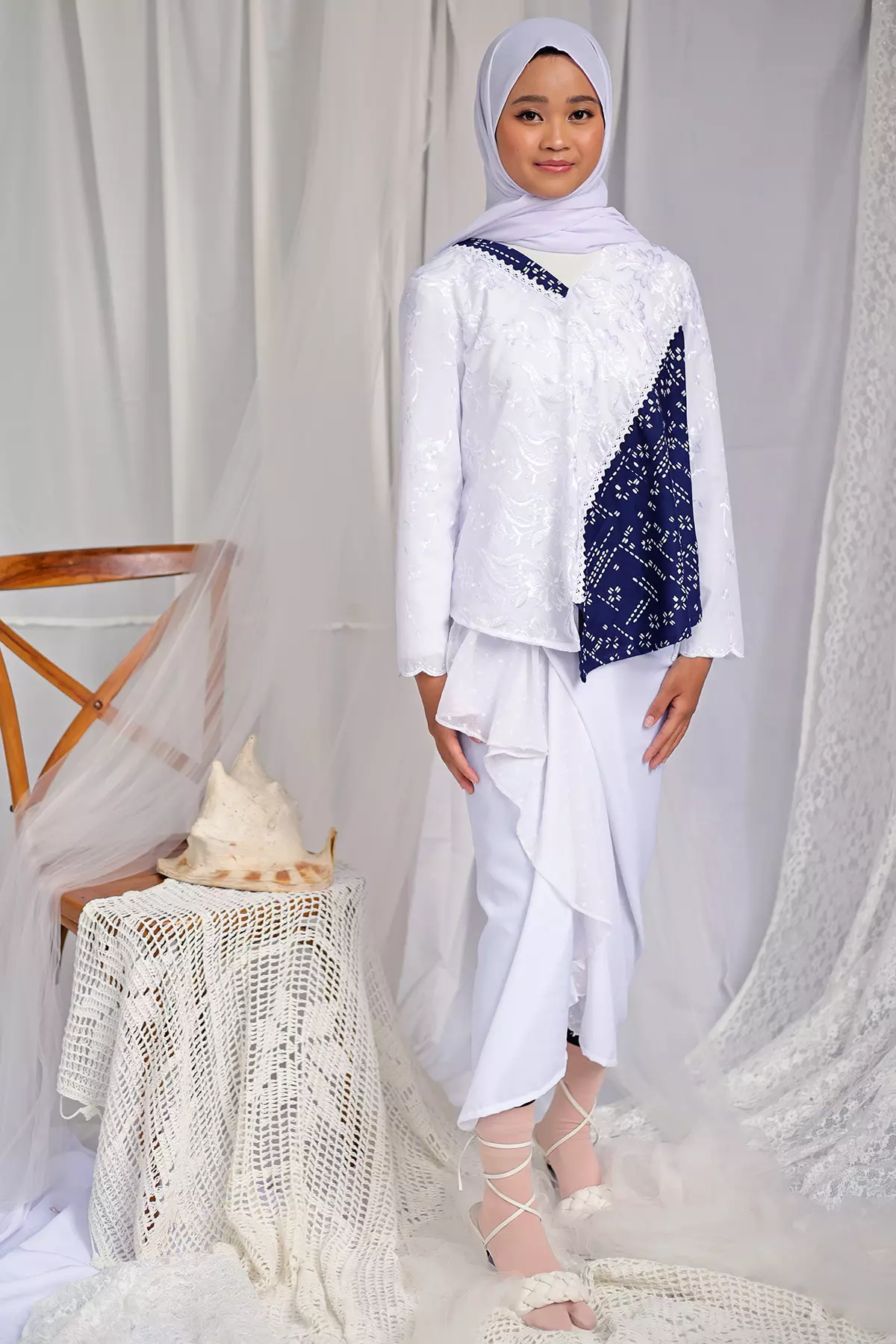 Andhika Frills Putih Sarong Rok Lilit Batik