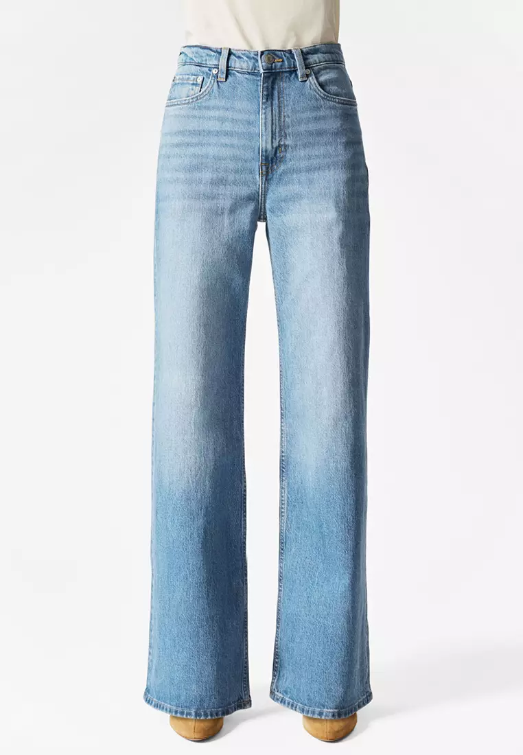 Wide-Leg Jeans