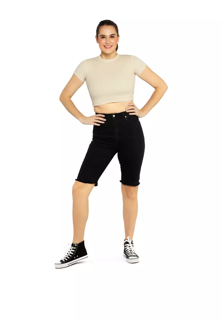 Celana Pendek Kasual Berwarna Hitam