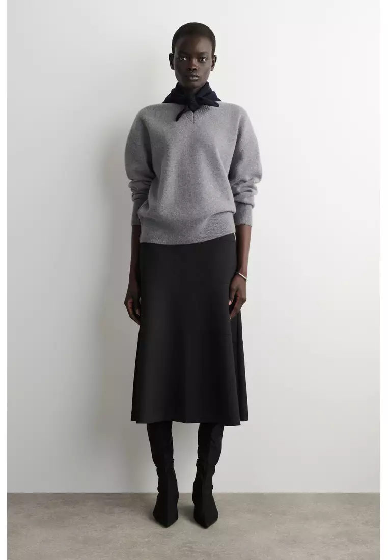 MERINO WOOL TRIANGLE SCARF