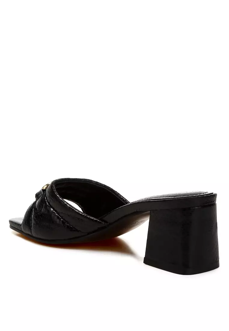 Sandal Motif Ular Detail Horsebit Hitam