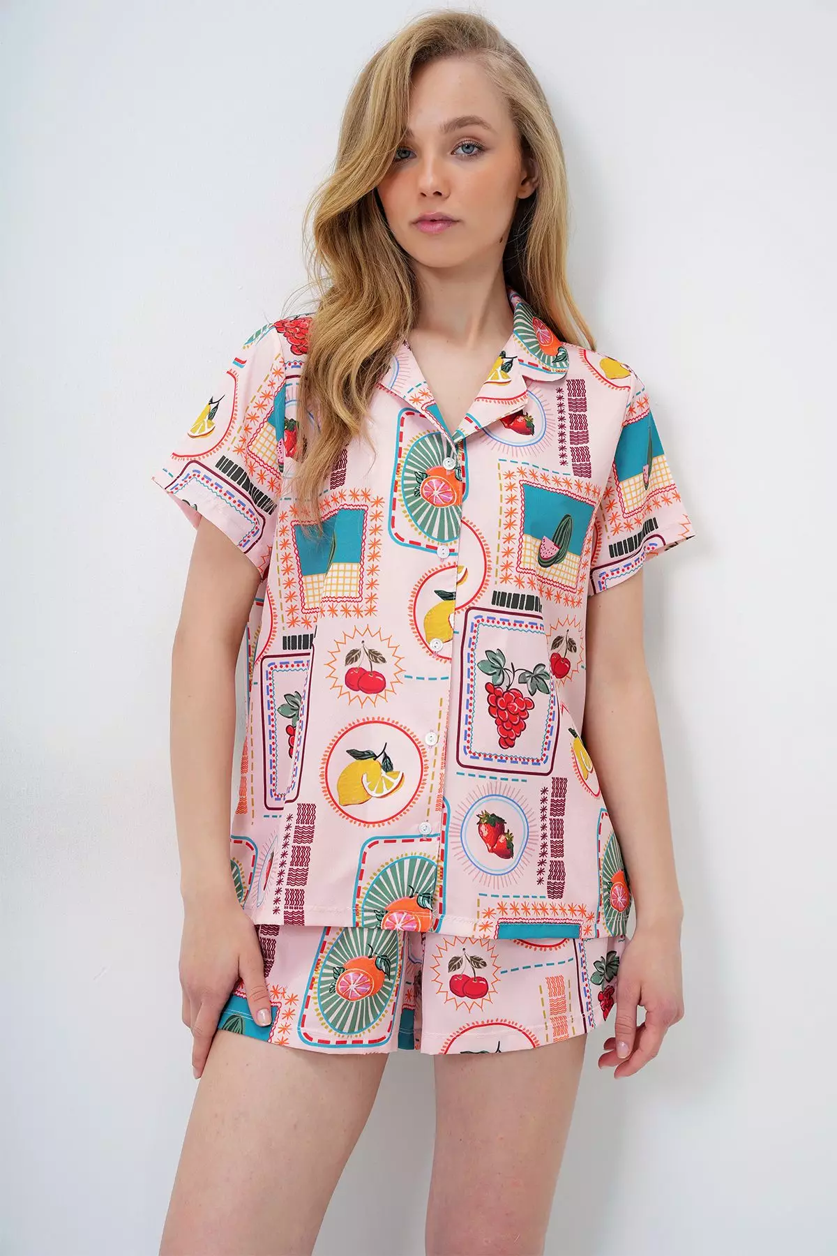 Women's Powder Patterned Front Buttoned Woven Shirt And Shorts Pajama Set Pjm-X13890