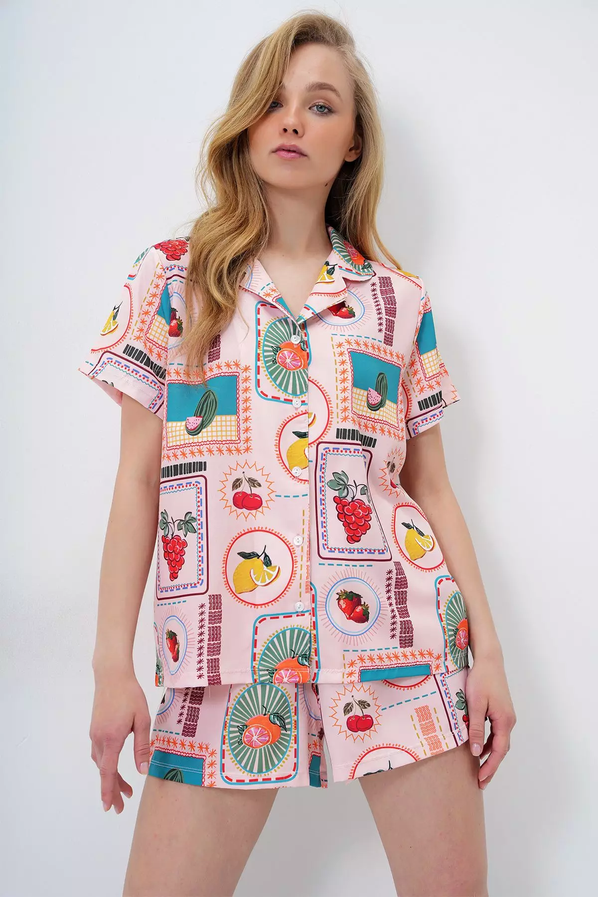 Women's Powder Patterned Front Buttoned Woven Shirt And Shorts Pajama Set Pjm-X13890