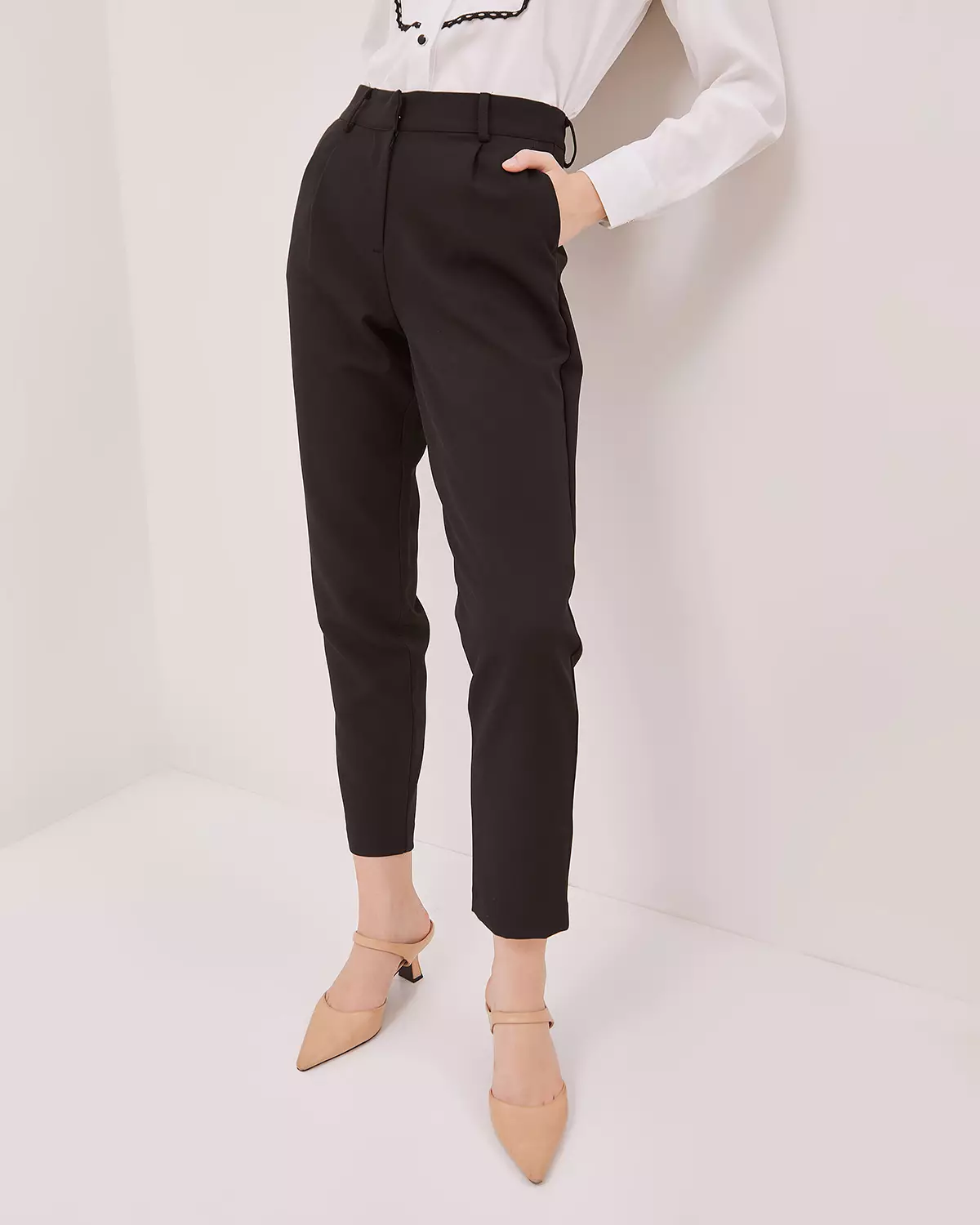 WOMEN'S BLACK TAPERED TROUSERS