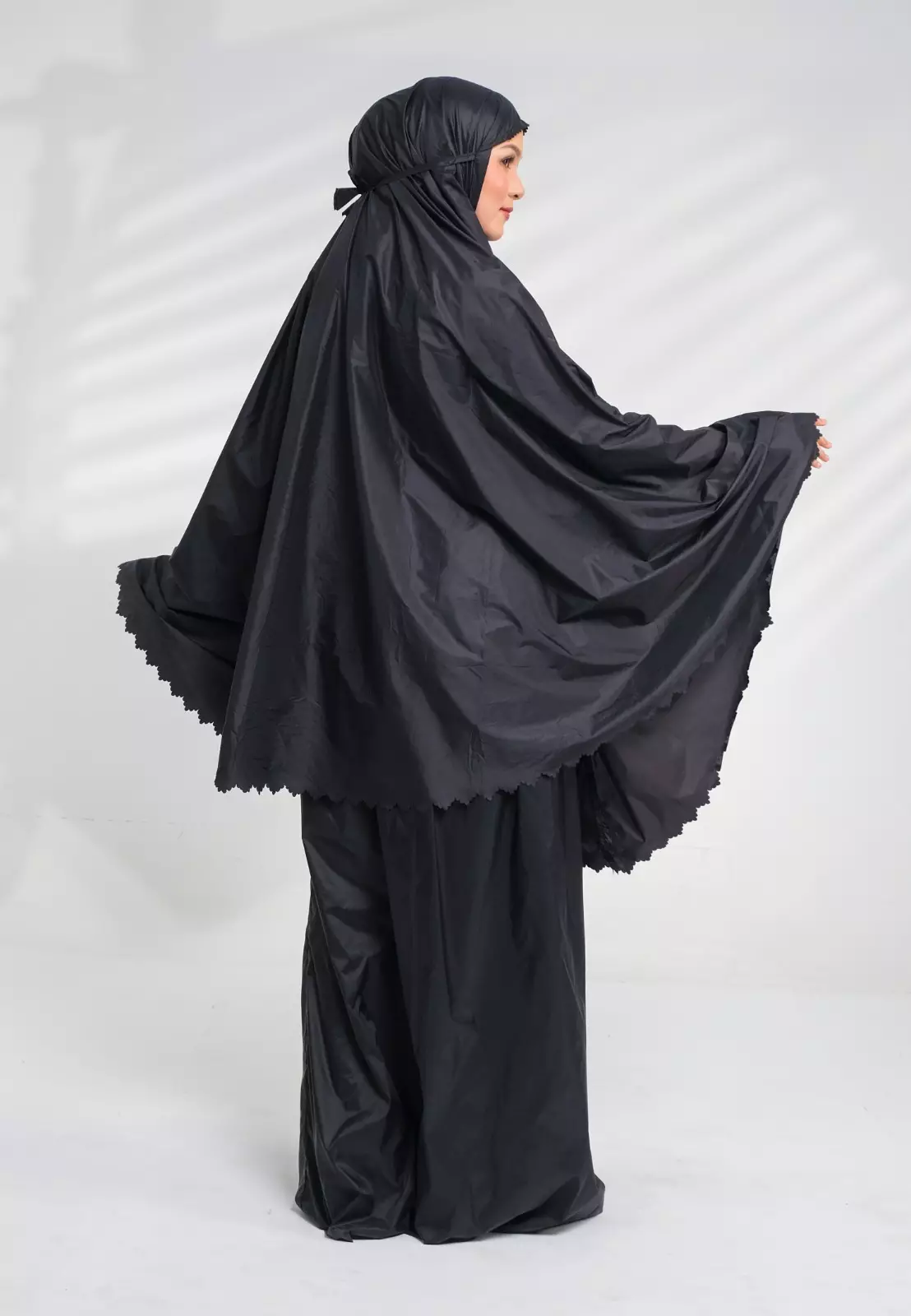 Devania Prayer Set Black - Mukena Dewasa Polos 2 in 1 - Bahan Parasut