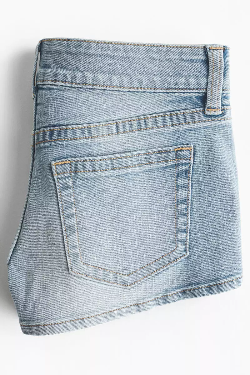 Low-waisted mini denim shorts