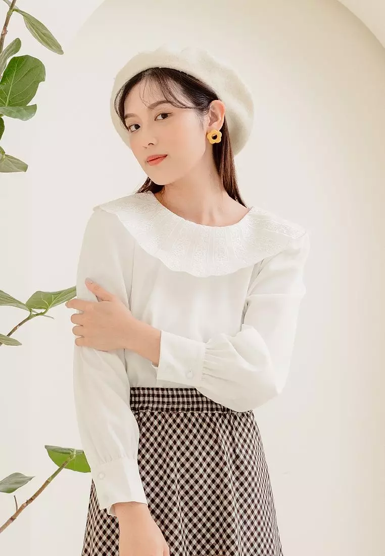 蕾絲雕花領片不易皺拋袖上衣《AB17917》