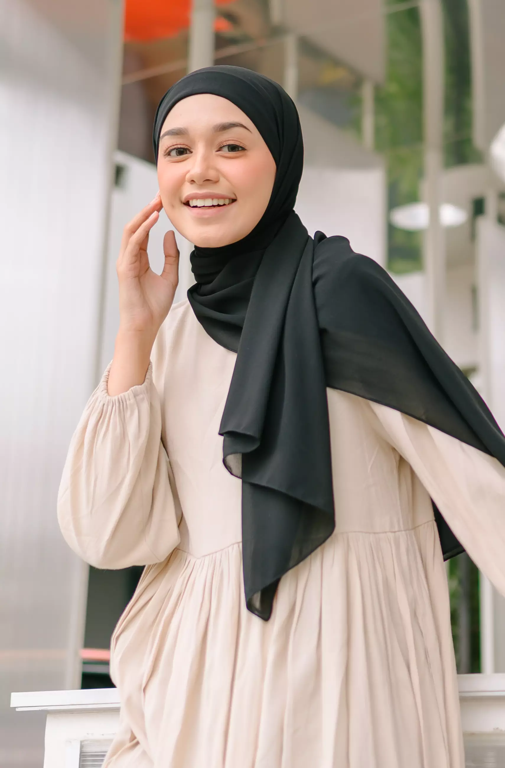 Araa Shawl Black