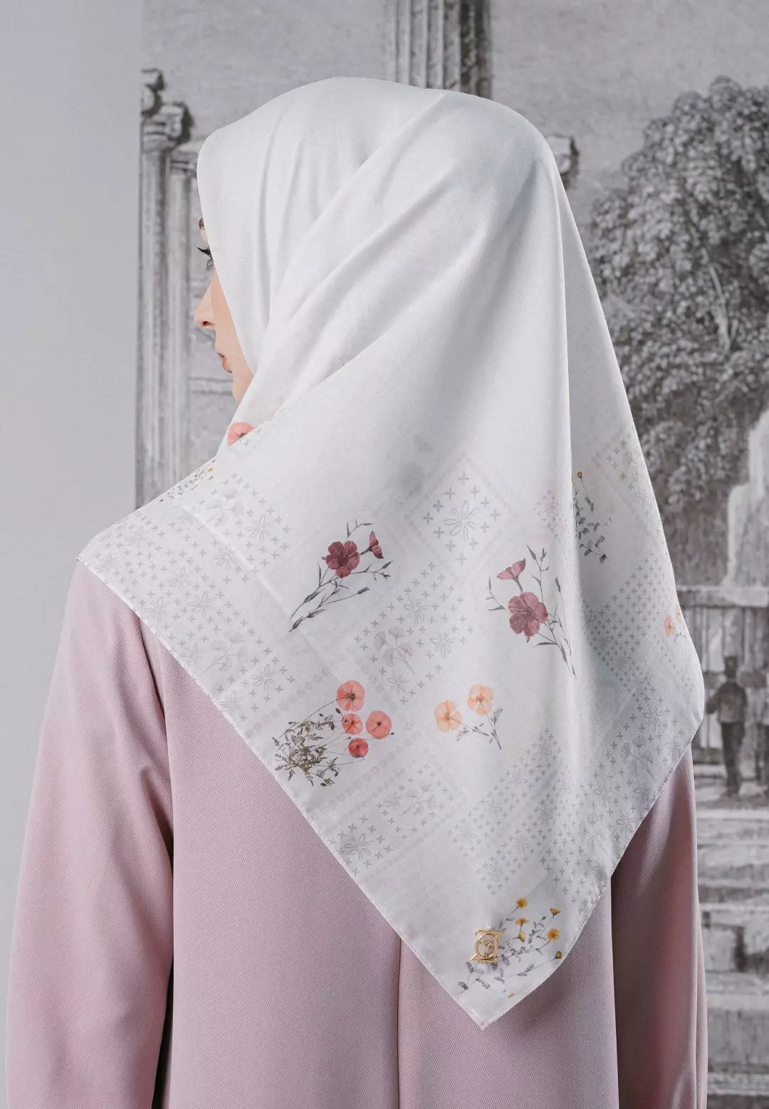 FIORELLA  Scarf Offwhite - Kerudung Hijab Segiempat Motif With BOX - Bahan Nesla - Ukuran 115x115