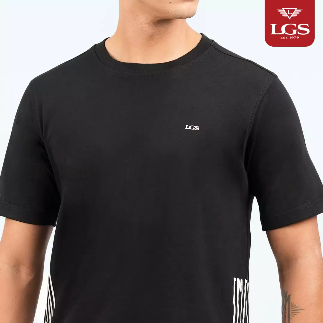 LGS - Kaos Casual Pria - Lengan Pendek - Motif Belakang Printing Salur - Hitam - Slim Fit - JTS.322.S3663F.33.C