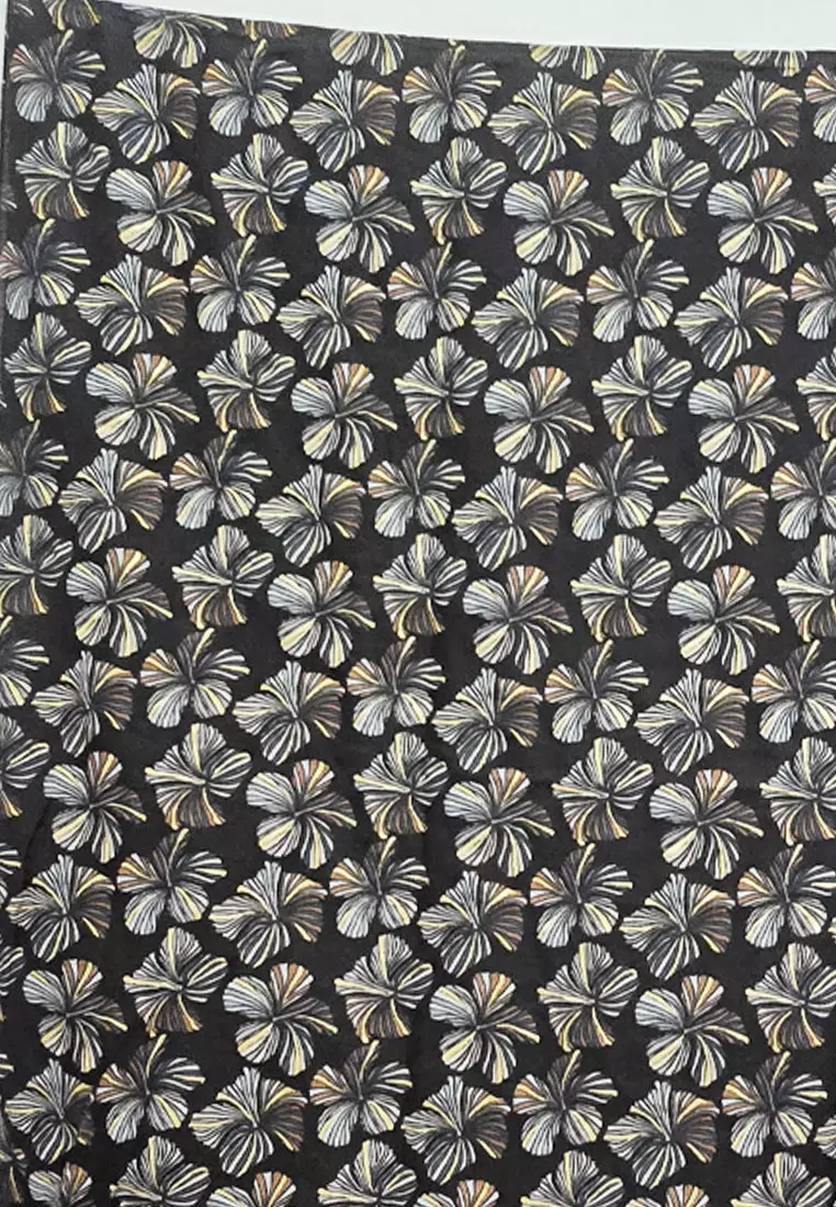 Aksesoris Wanita Orchid Gold Dust Embellish Syal Wanita Prada Viscose Pashmina Shawl Black & Gold