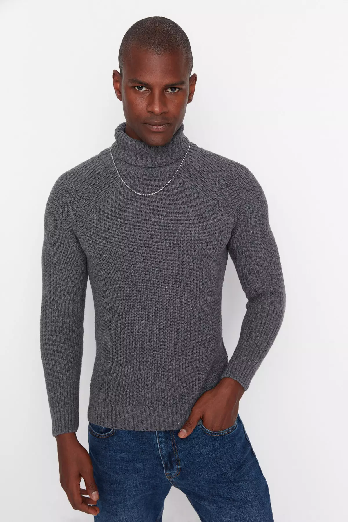 線上選購Trendyol Black Men's Slim Fit Turtleneck Corduroy Knit Sweater