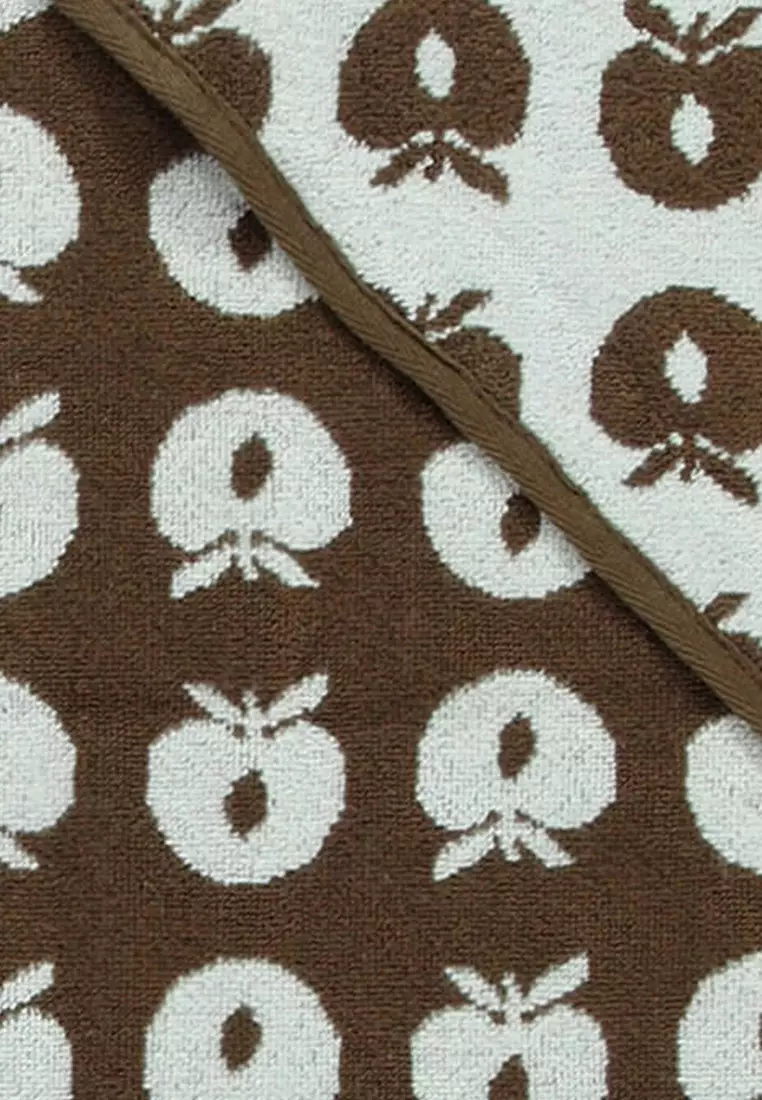 Baby towel with apples