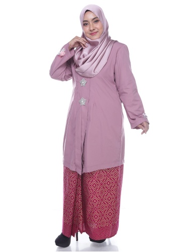 Buy Nayli Plus Size Dusty Pink Kebaya Labuh from Nayli in Red and Pink and Gold only 199