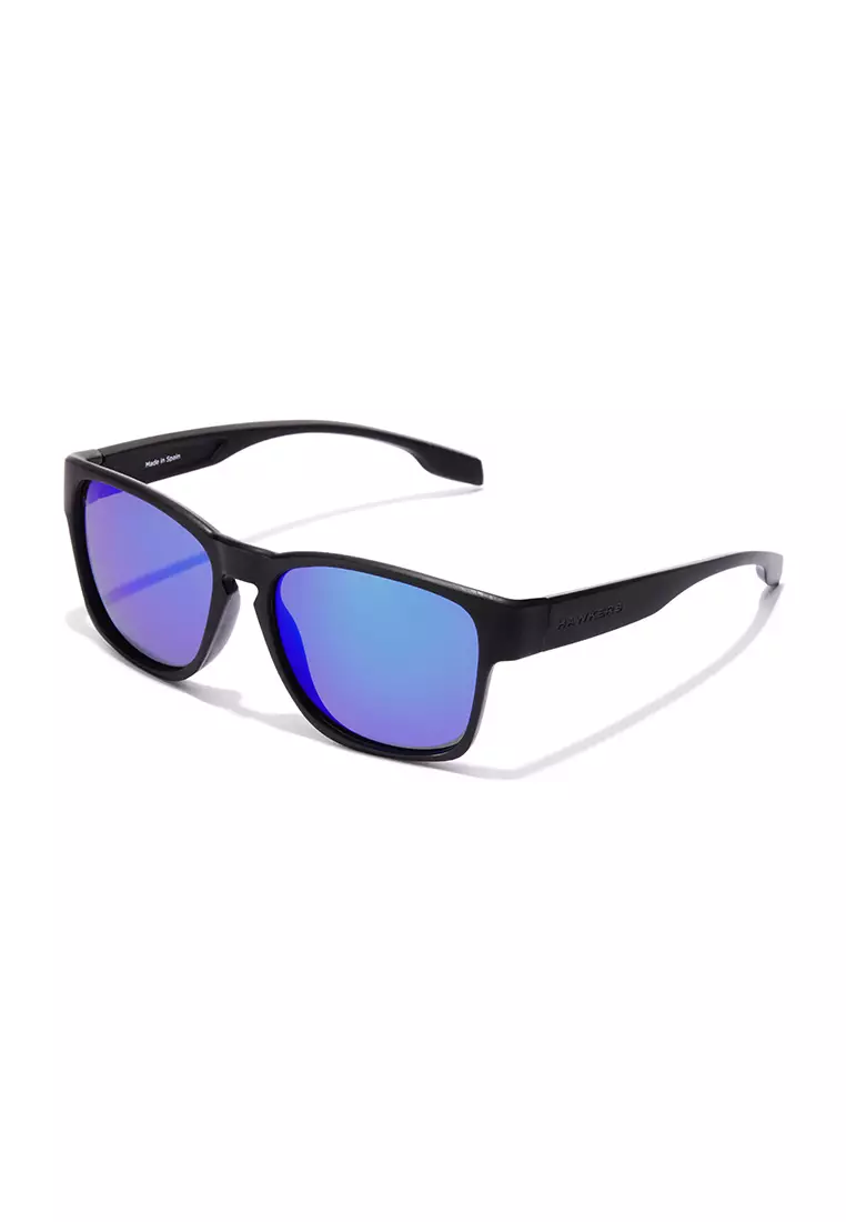 Hawkers polarized online