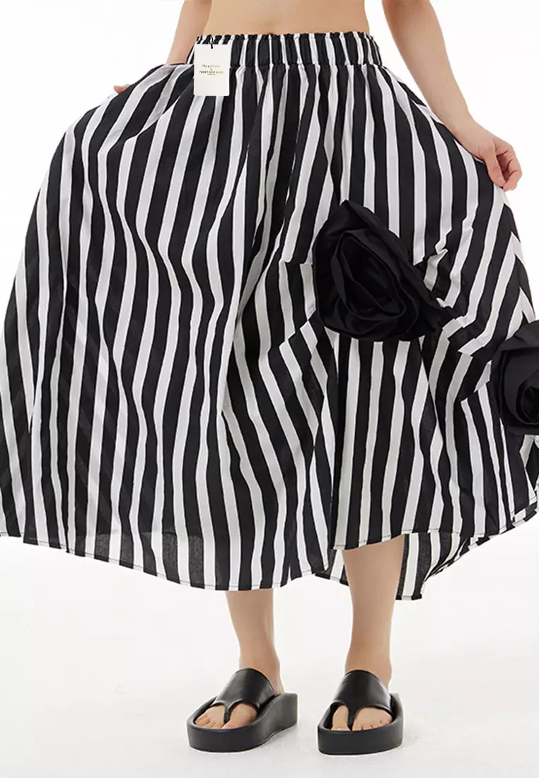 Black and white deals striped skirt 3d