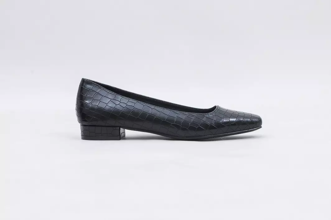 The Little Things She Needs - MISCHA Flatshoes Sepatu Heels Wanita Black
