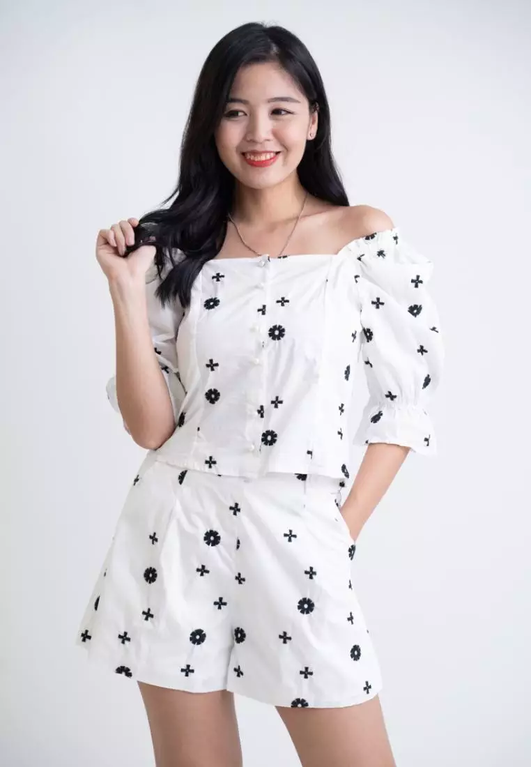 EMBROIDERY COTTON BLOUSE WITH ELASTICITY