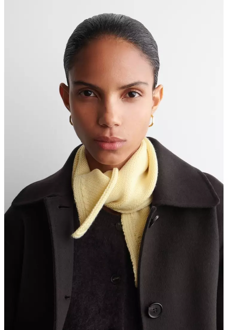 MERINO WOOL TRIANGLE SCARF