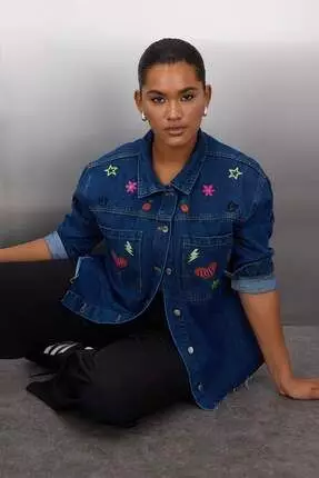Blue Embroidery Detailed Oversize/Wide Fit Plus Size Denim Jacket Tbbaw26Ag00003
