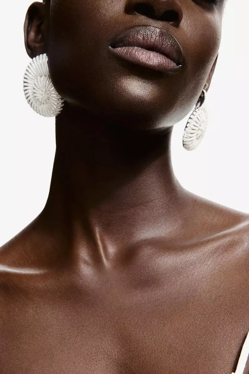 Shell-shaped earrings