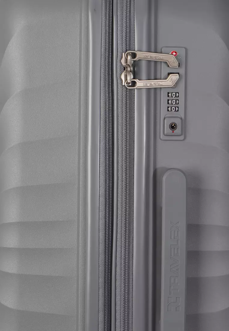 345 Hard Case Luggage Medium (22.5 inches)