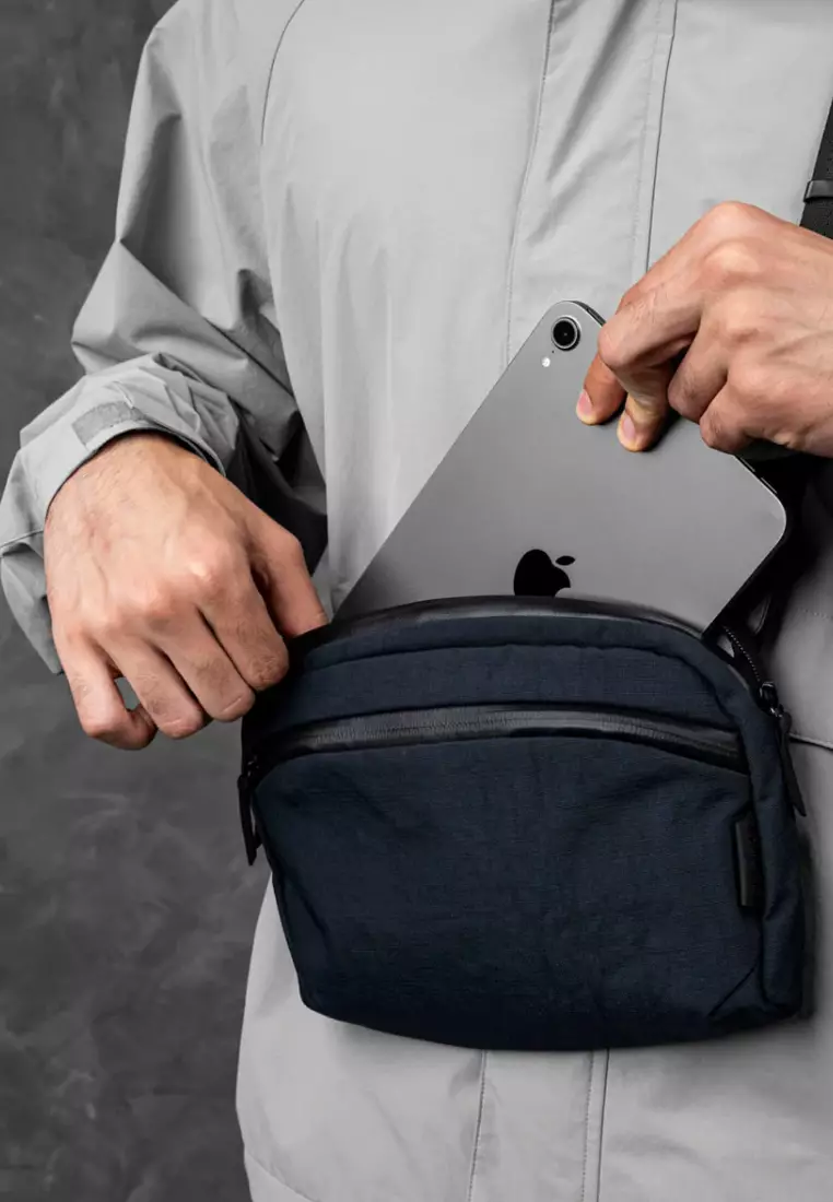 Alpaka Flight Sling Tas Selempang Pria 2L Fit iPad Mini Blue Moonlight
