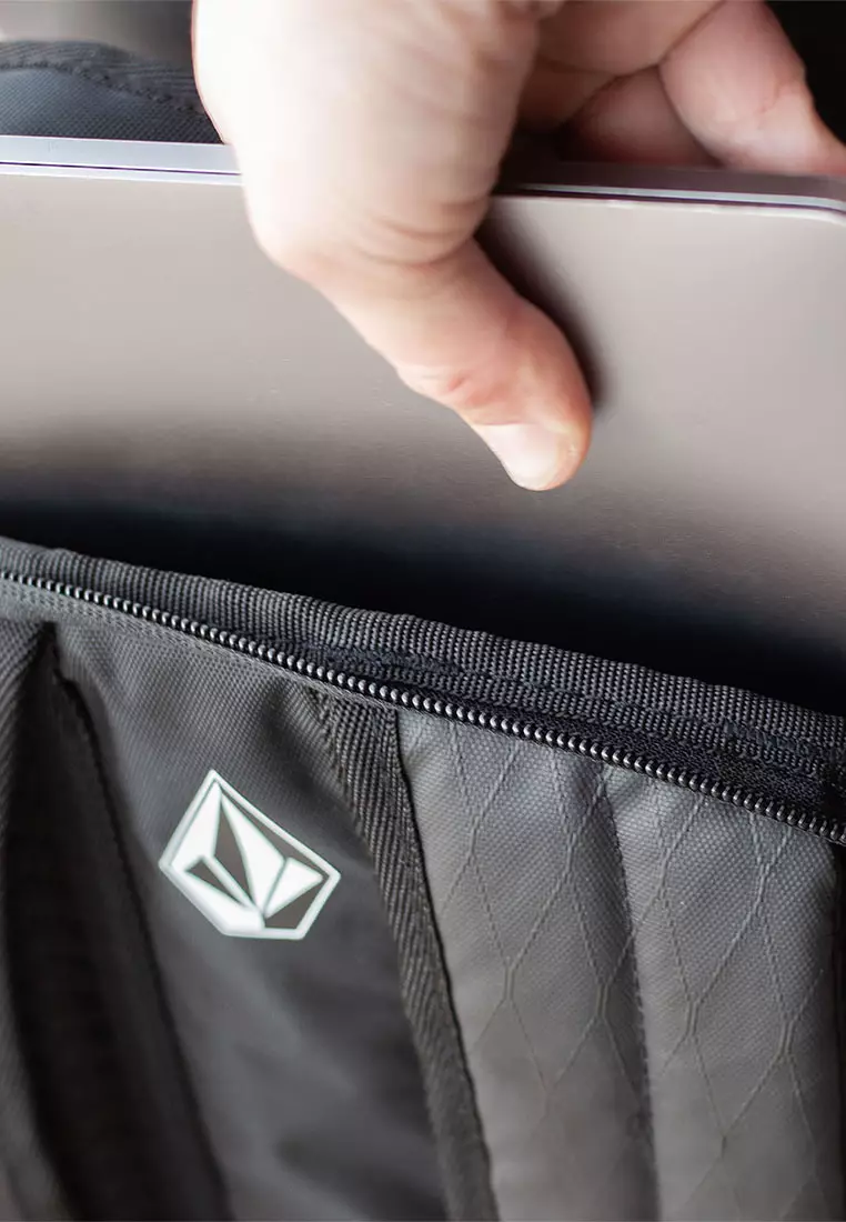 Jual Volcom MBP VENTURE BACKPACK BLACK Original 2026 | ZALORA Indonesia