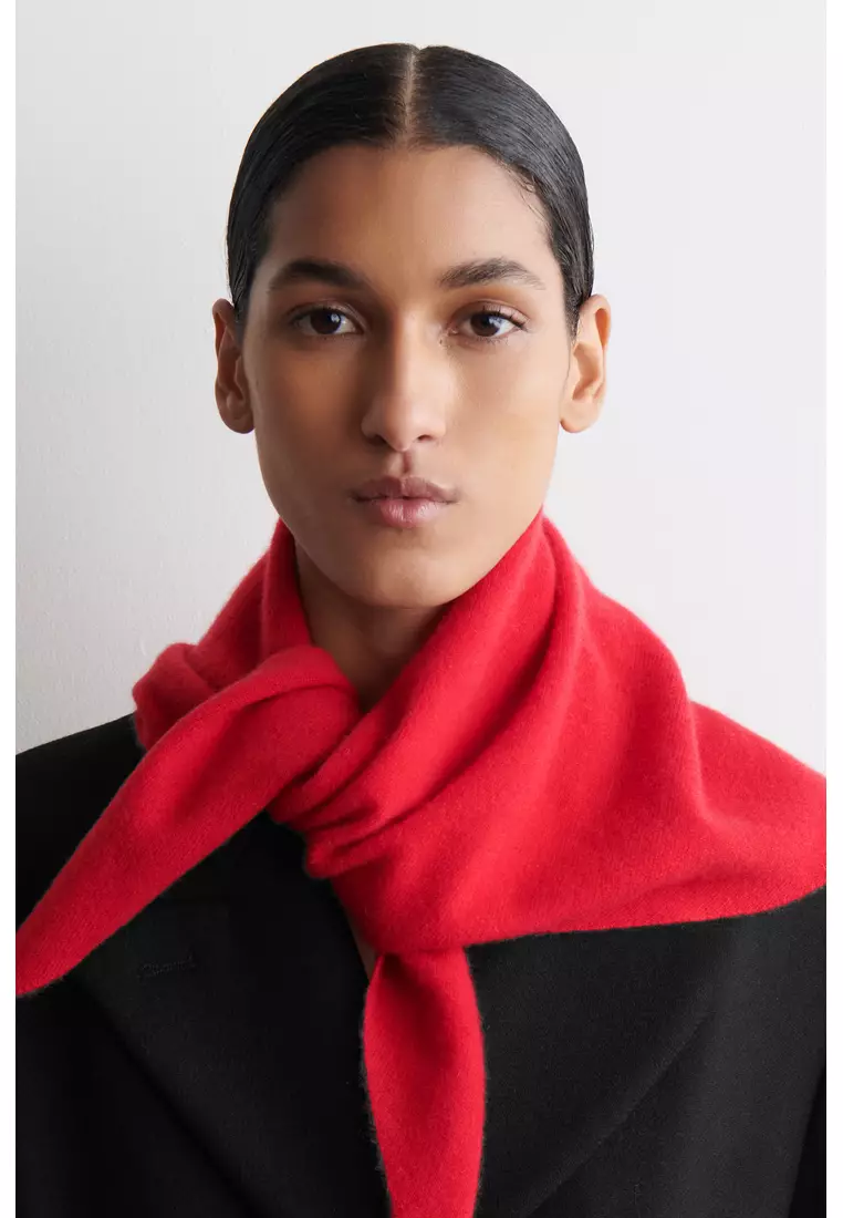CASHMERE TRIANGLE SCARF