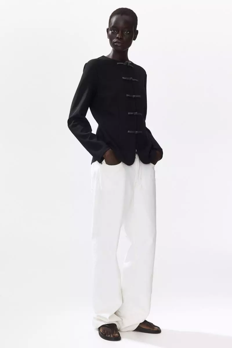 Knot-button jacket