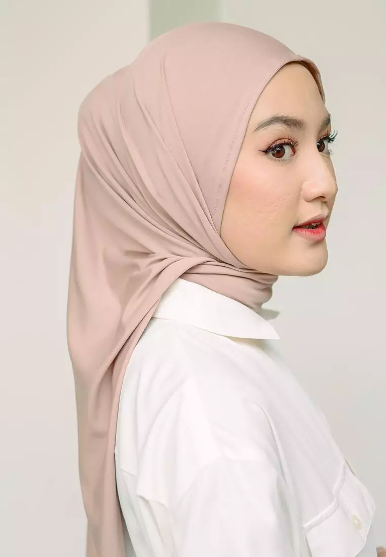 Qiya Instan Square (Hijab Sport Instan Segiempat Jersey) Soft Beige