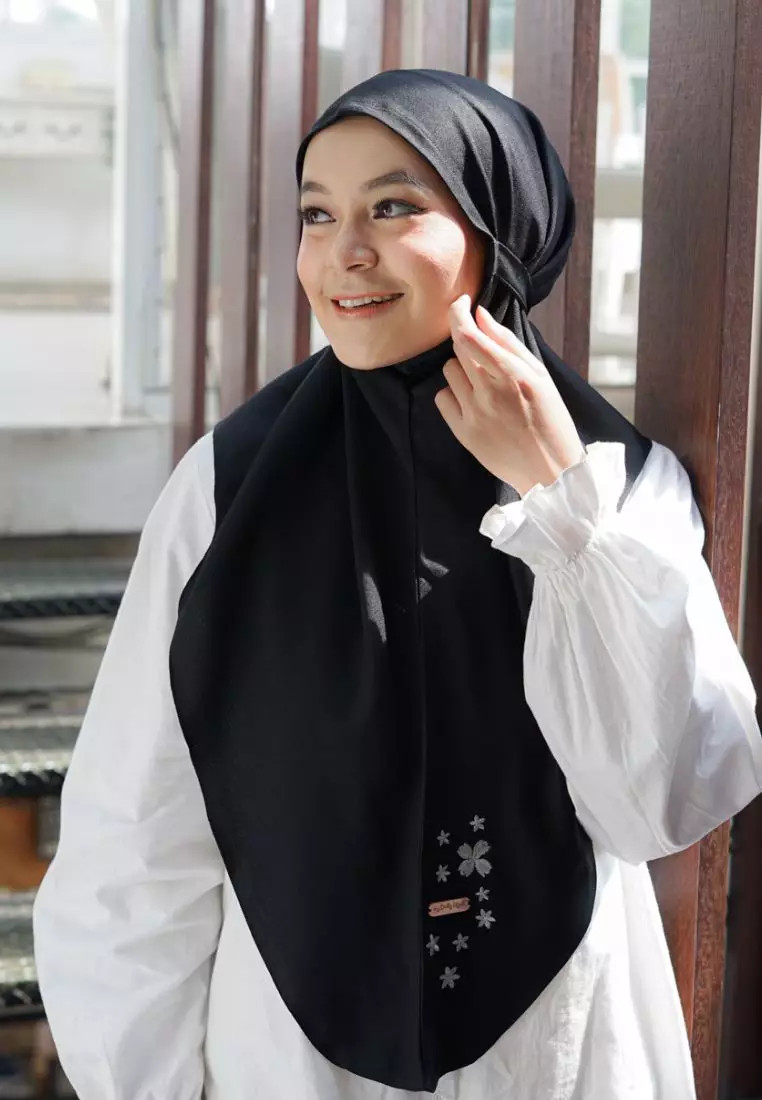 Bergo Azzura Embroidery Black