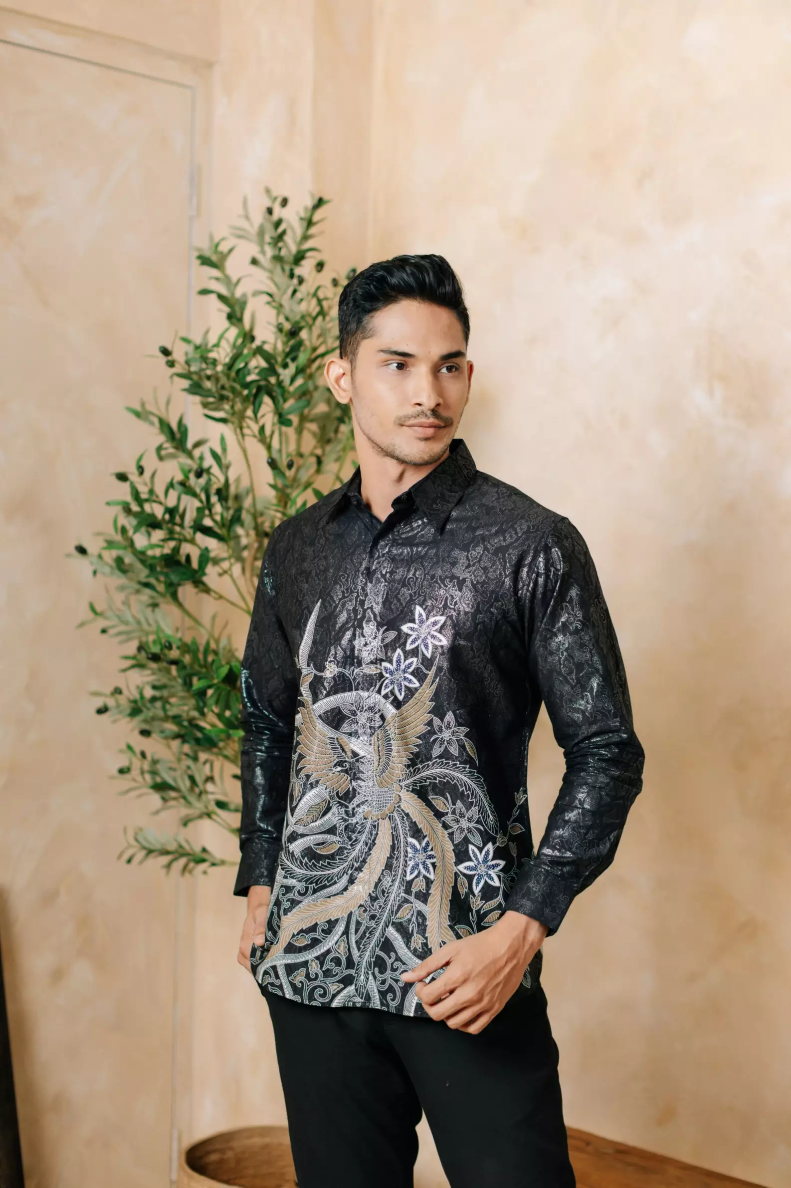 Adyatma Naratama Black Kemeja Batik Slim Fit Pria Lengan Panjang Katun Foil