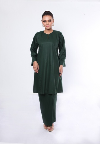 Kurung Pahang Limited Edition from Rumah Kebaya Bangsar in Green