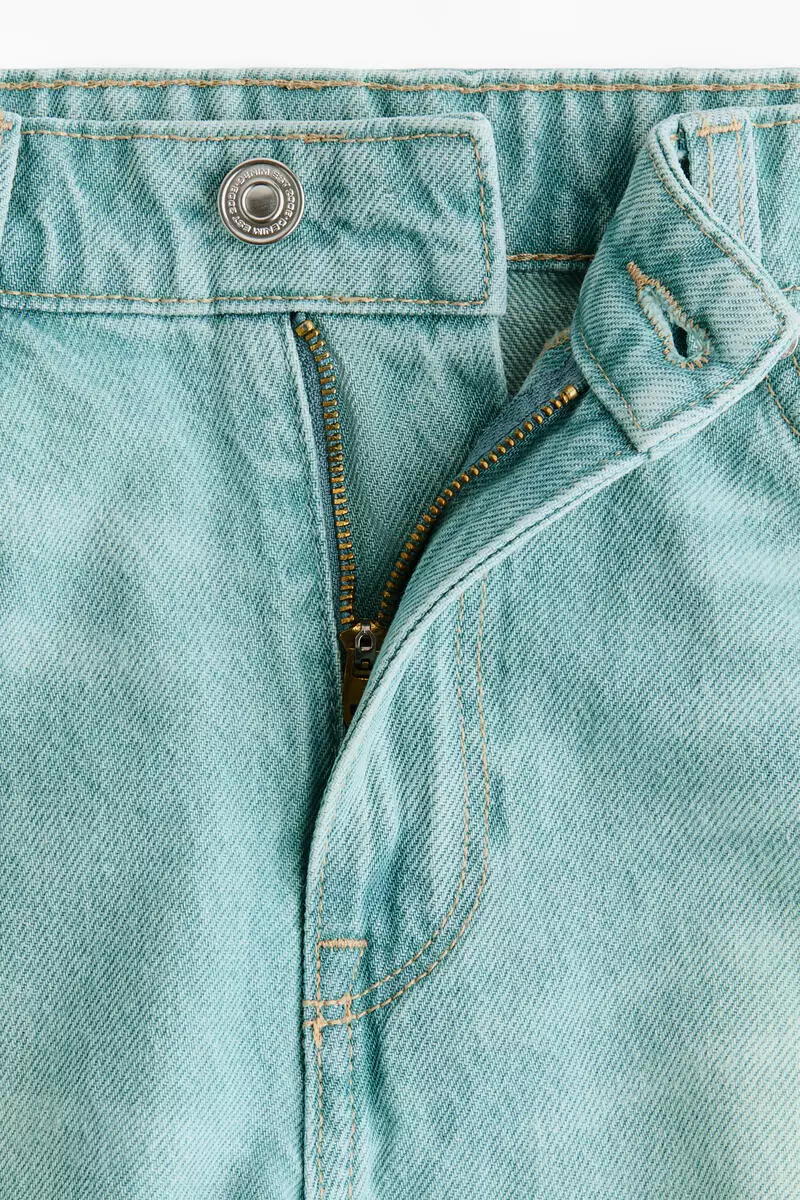 Frayed denim shorts