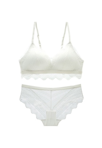 W.Excellence white Premium White Lace Lingerie Set (Bra and Underwear) 8F1BFUS22AC64BGS_1
