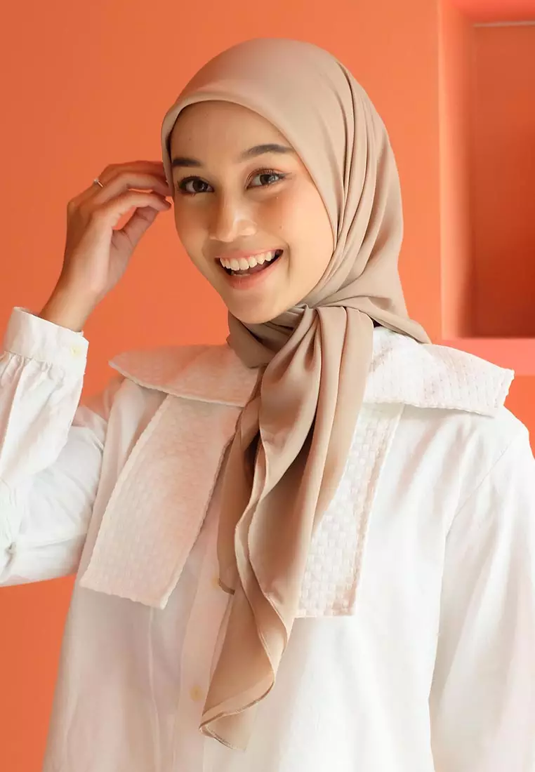 Ovel Square (Hijab Segiempat Oval Lozy x Hamidah) Nude