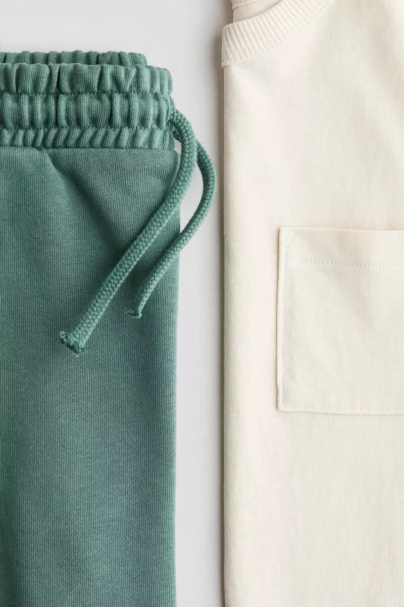 2-piece T-shirt and shorts set