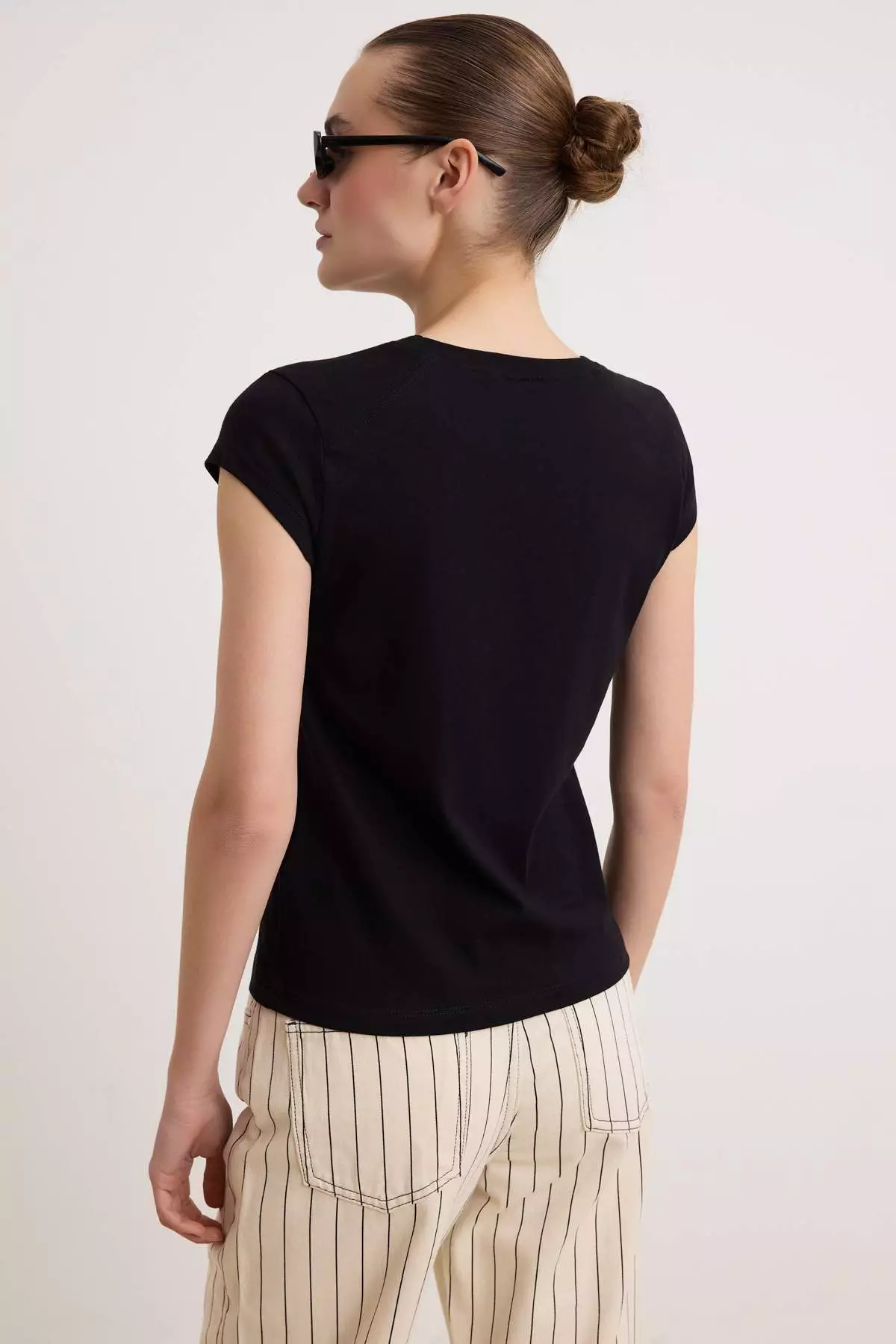 Black Fitted/Bodycon Short Sleeve 100% Cotton Knitted T-Shirt Twoss26Ts00252