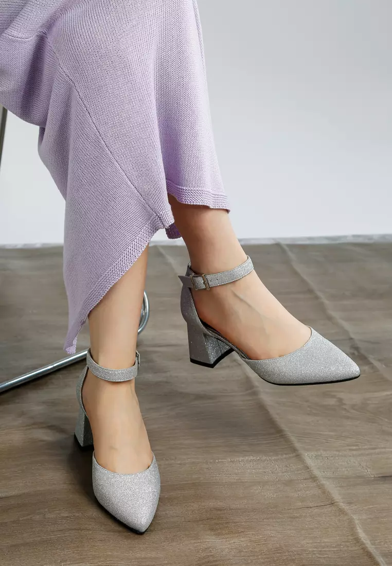 Sandal Tumit Blok Berkilau dalam Warna Perak