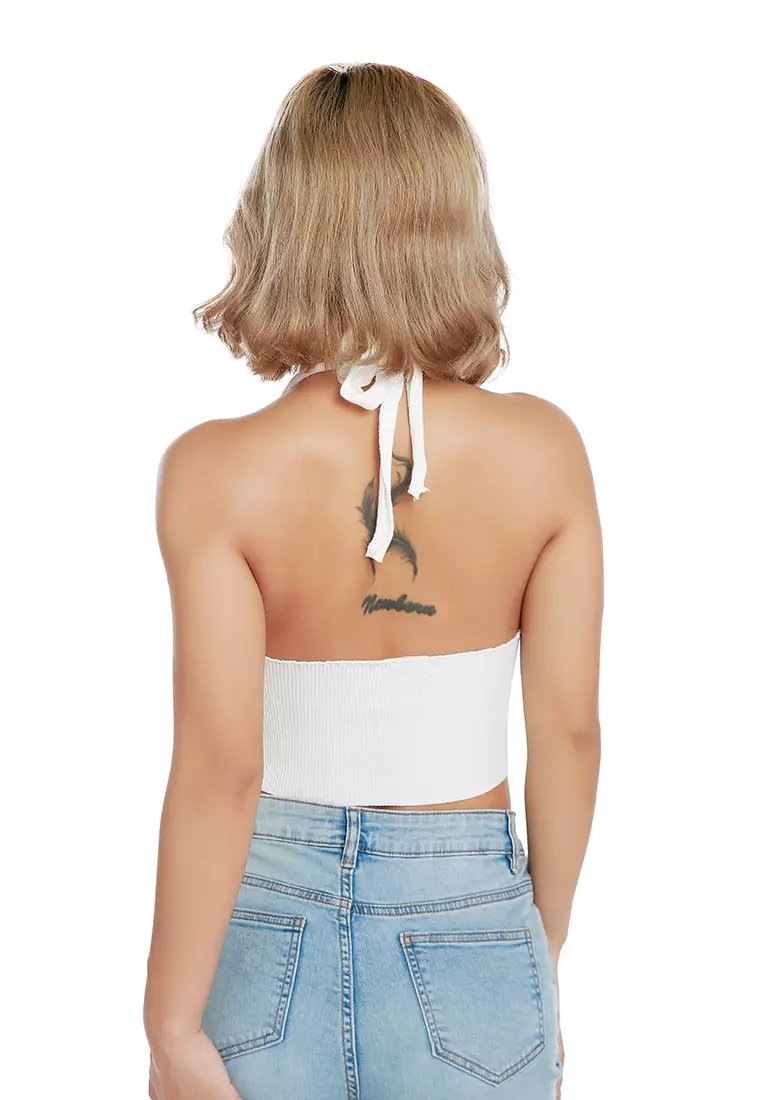 Atasan Leher Halter Rajutan Trim Mutiara dalam Warna Putih Mati