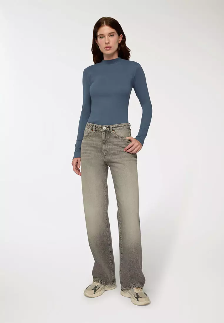 Woman Long-Sleeved T-Shirt