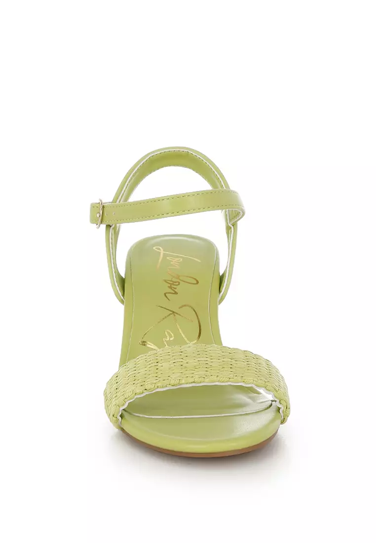 Sepatu hak blok gesper pin rafia berwarna hijau