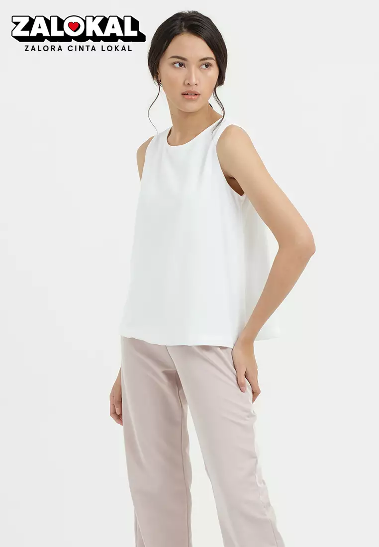 Basic Sleeveless Round Neck Top in White