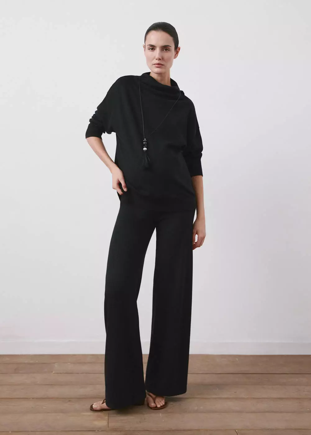 Sweater lipit kerah perkins