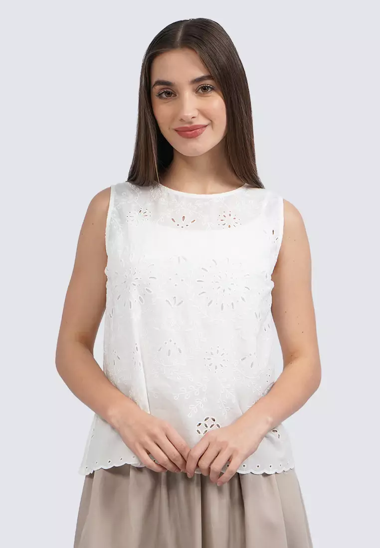 Round Neck Eyelet Sleeveless Blouse OFF WHITE