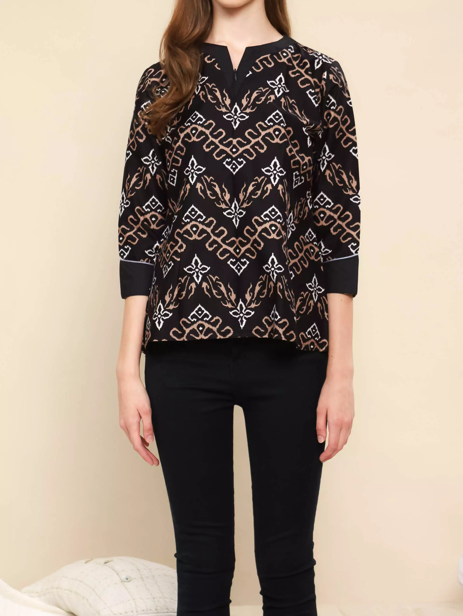 Ganeeta Black Blouse Batik Wanita Katun
