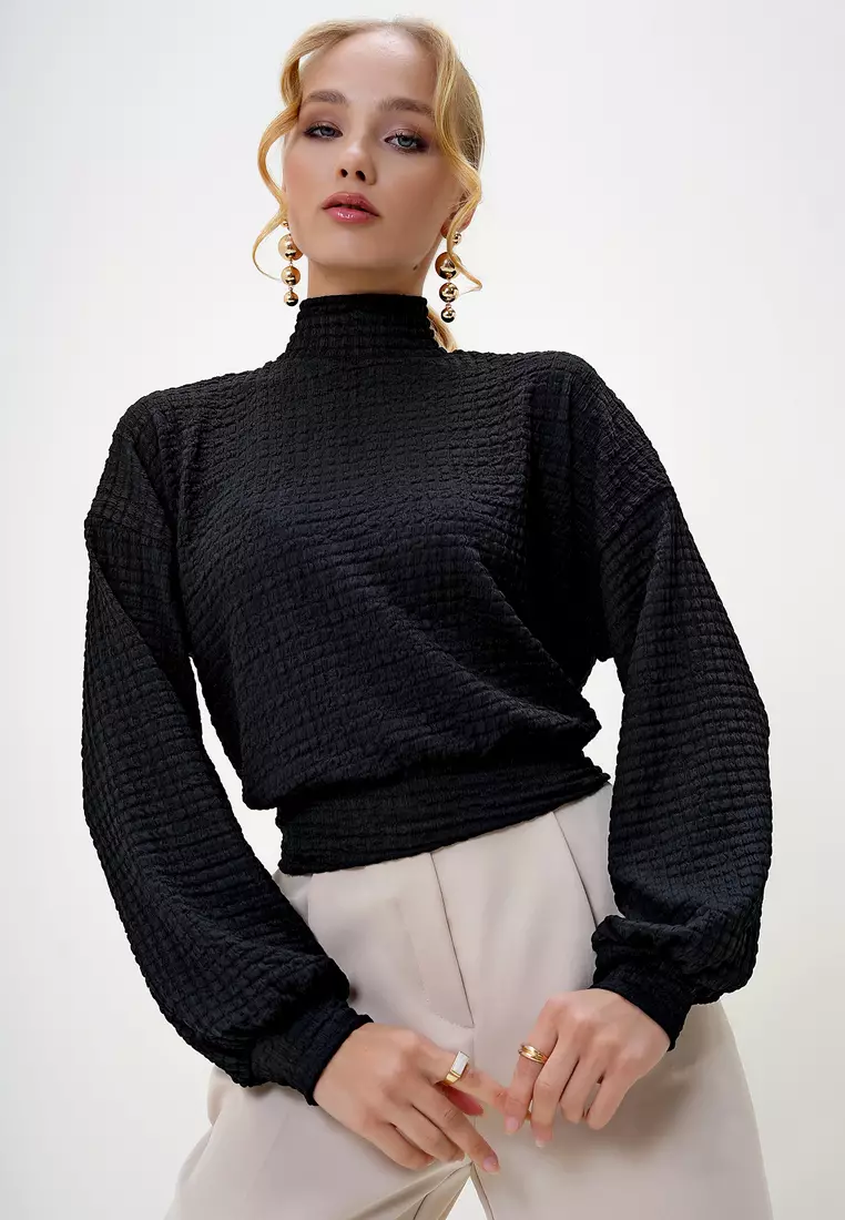 Women's Black Half Turtleneck Seersucker Fabric Crop Blouse Alc-X13124