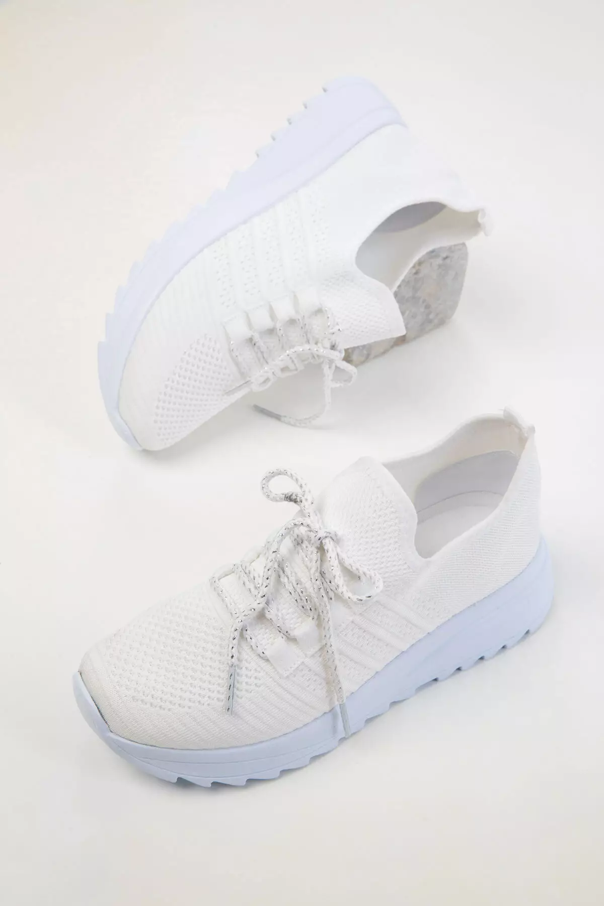 Women's White Sneakers 19118